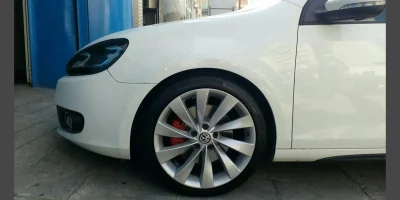 Ζάντα Volkswagen βαμμένη ασημί με ηλεκτροστατική βαφή